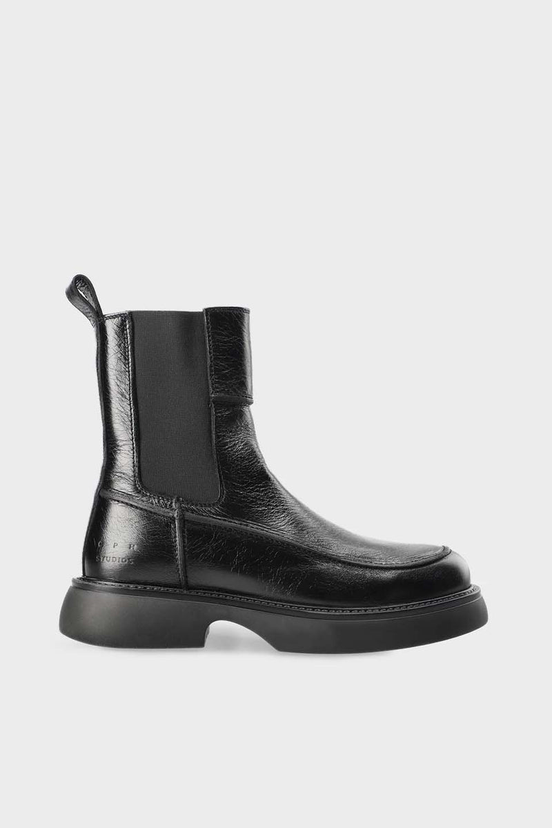 CHELSEA BOOTS