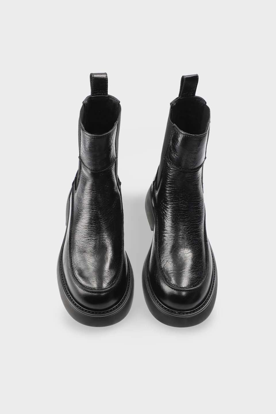 CHELSEA BOOTS