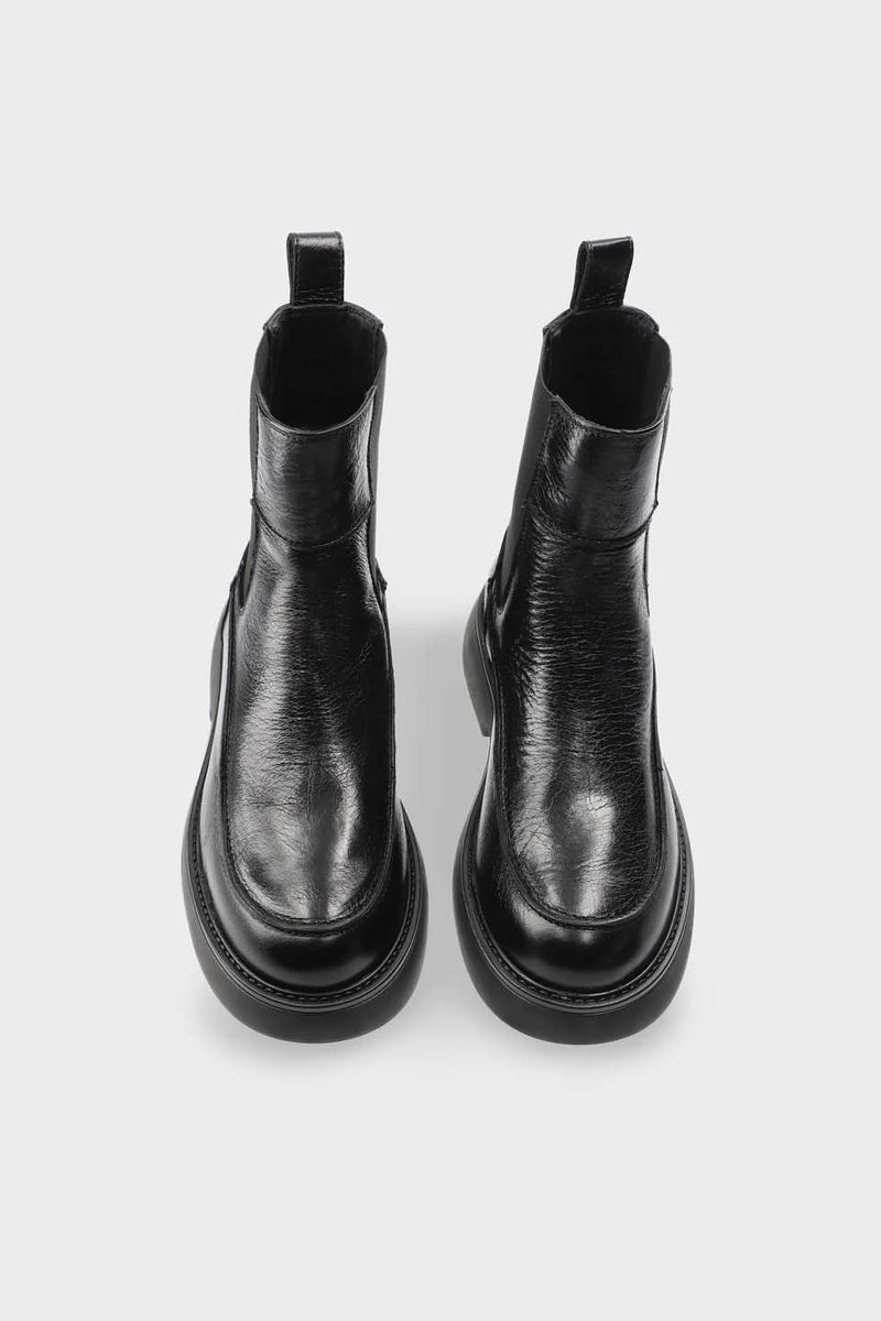 CHELSEA BOOTS