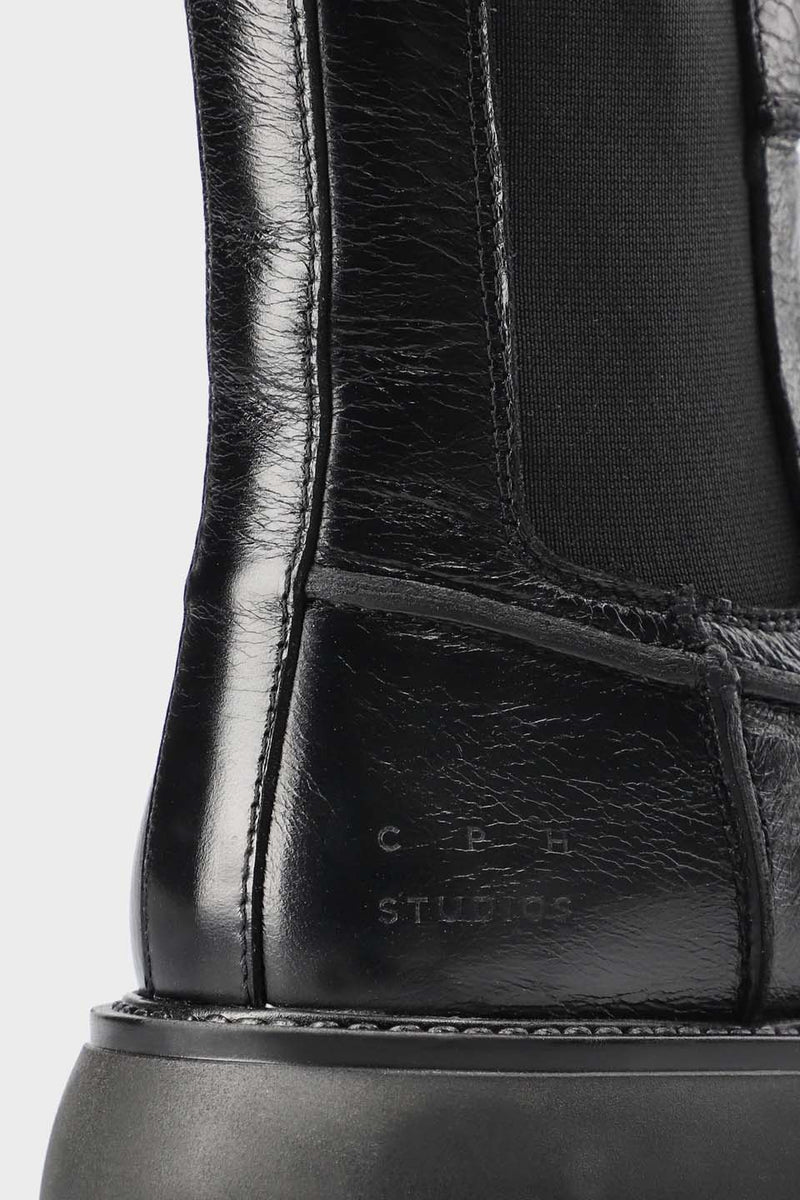 CHELSEA BOOTS
