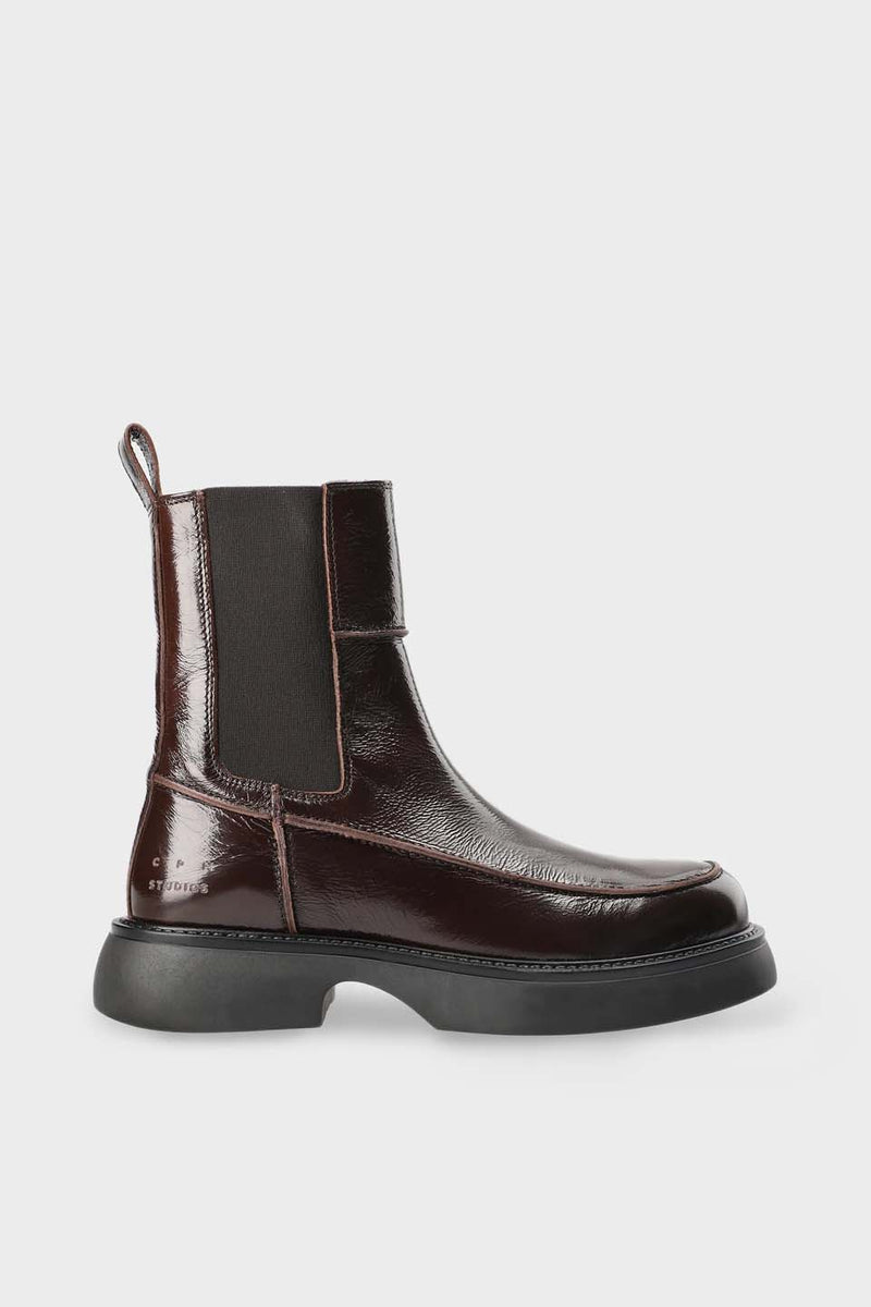 CHELSEA BOOTS