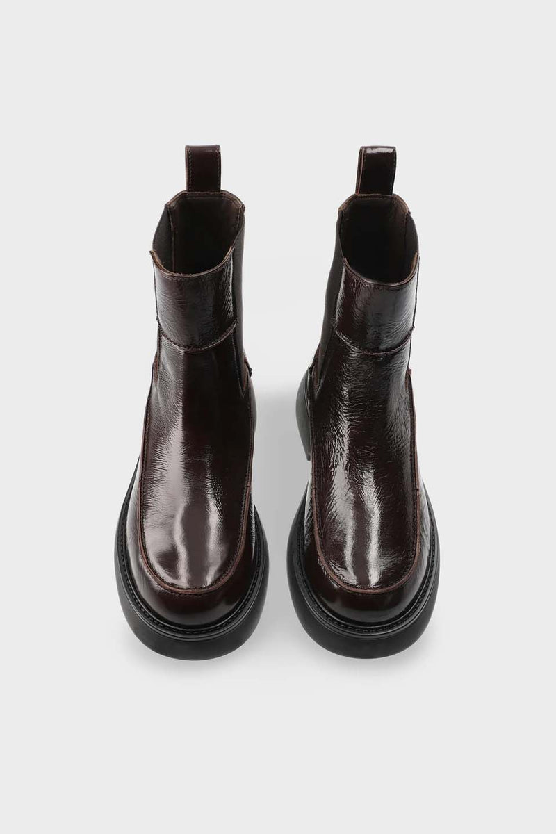 CHELSEA BOOTS