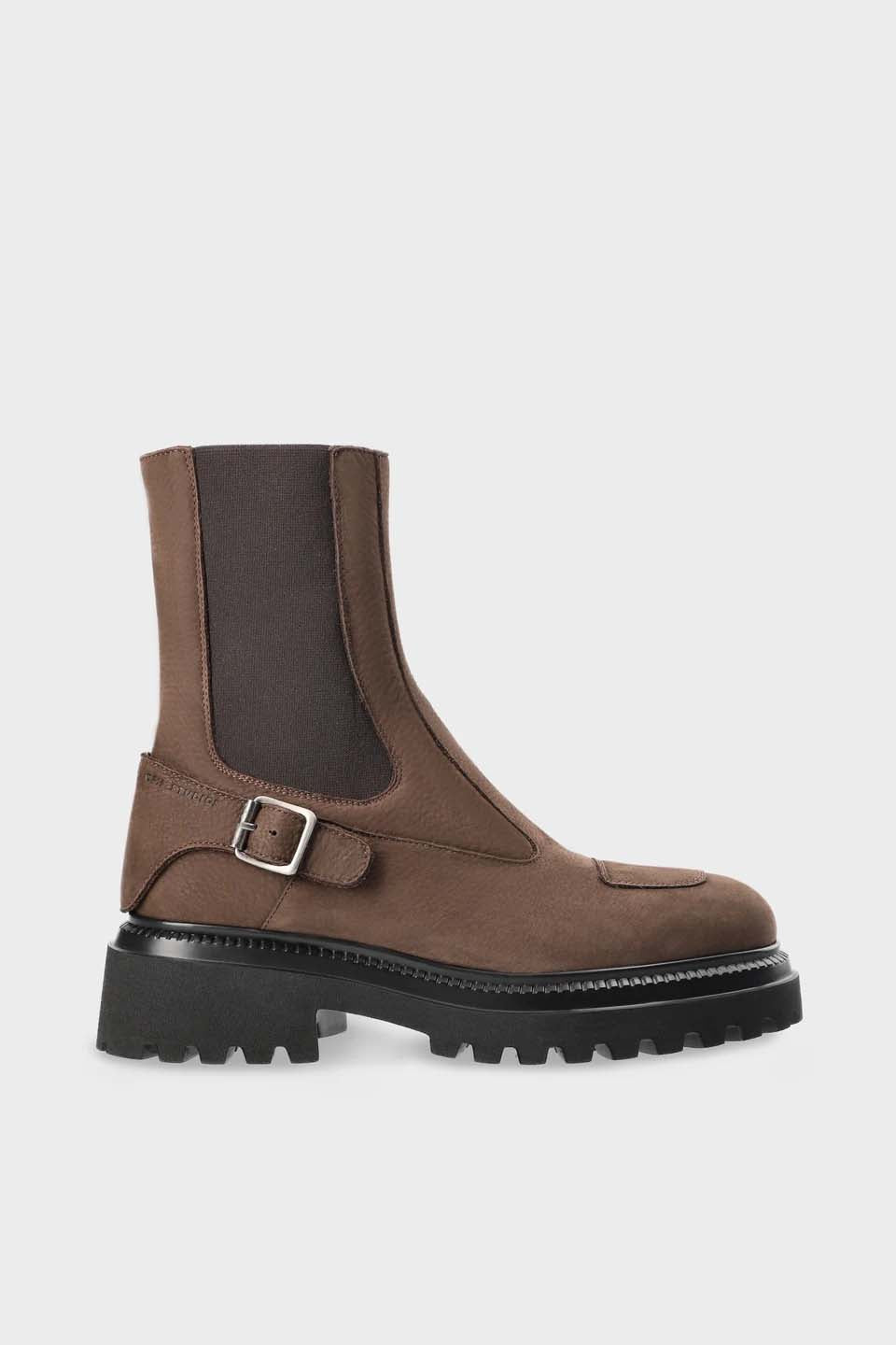 CHELSEA BOOTS