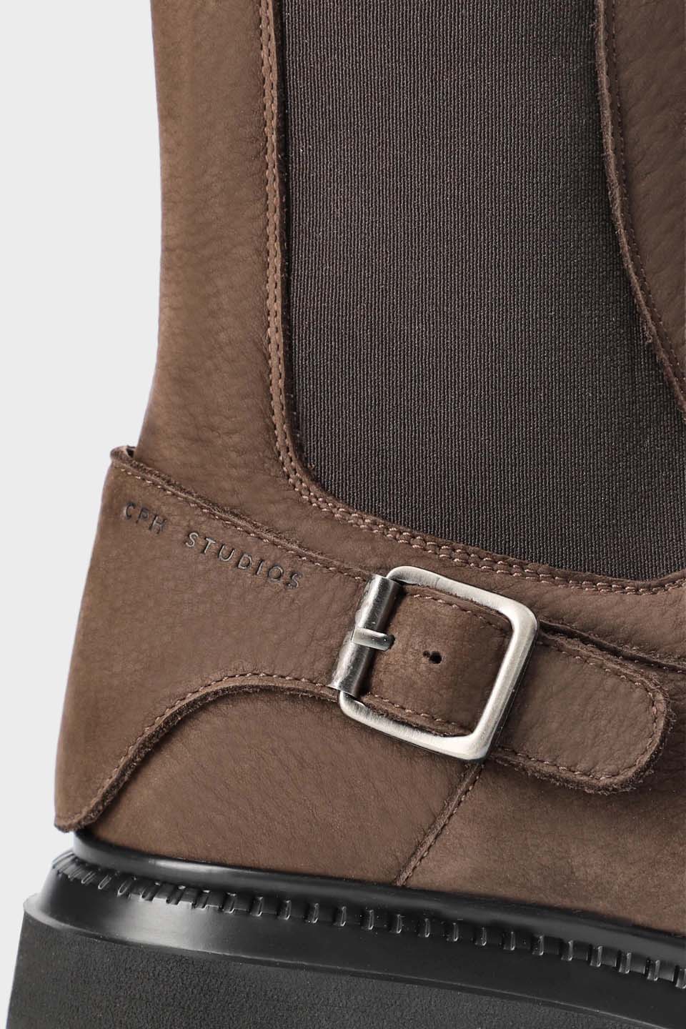 CHELSEA BOOTS