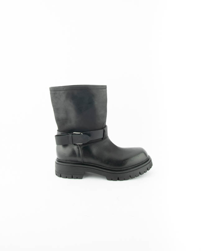 ANKLE BOOTS