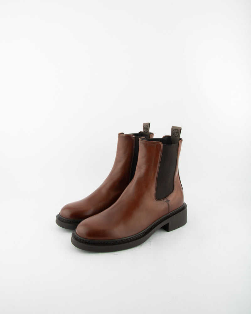 CHELSEA BOOTS