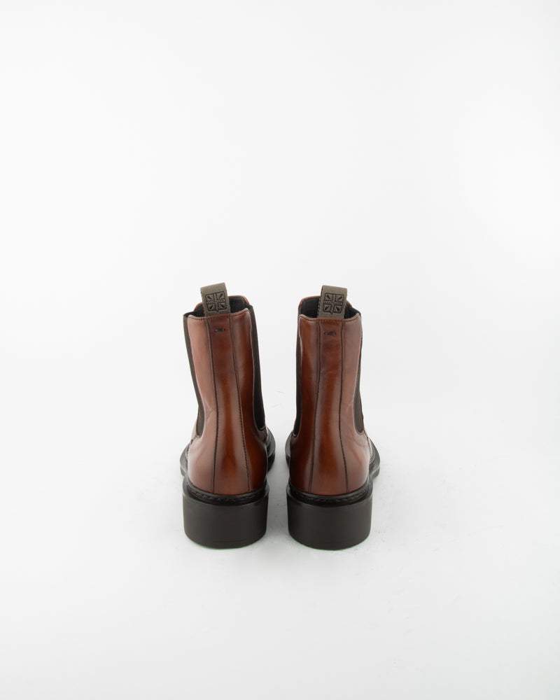 CHELSEA BOOTS
