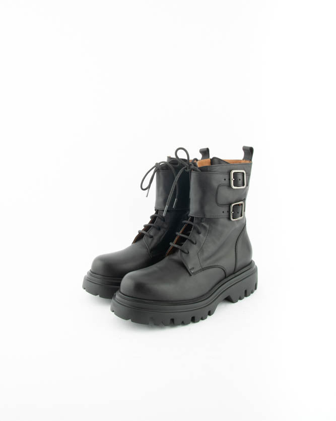 LACE UP BOOTS