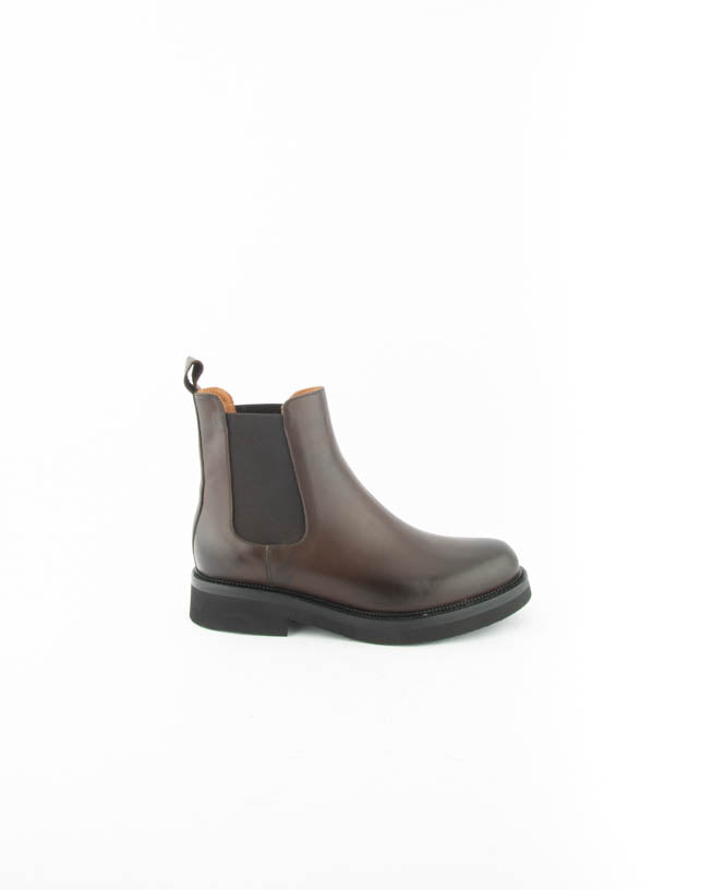 CHELSEA BOOTS