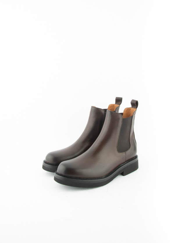 CHELSEA BOOTS