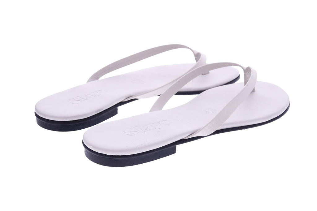 SLAYE Lie flip flops white