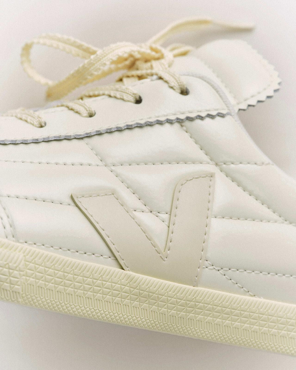 VEJA Panenka sneakers off white natural patent leather