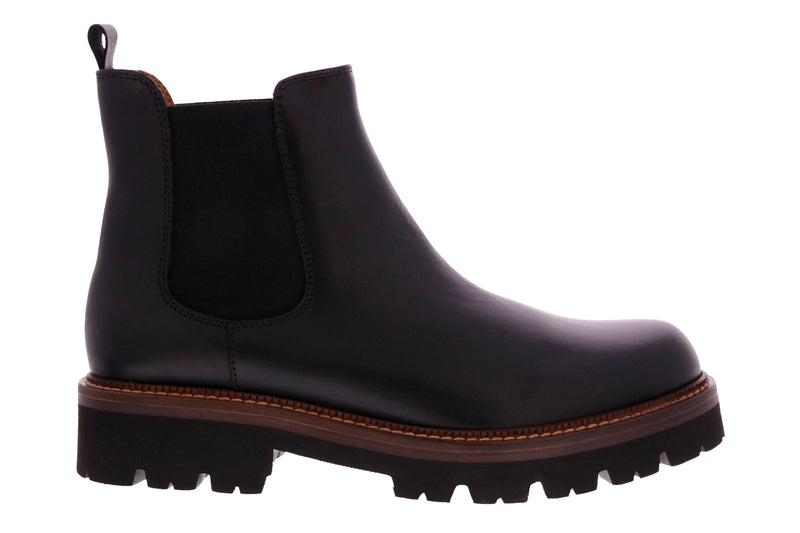 CHELSEA BOOTS