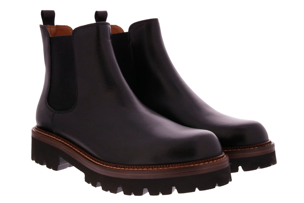 CHELSEA BOOTS