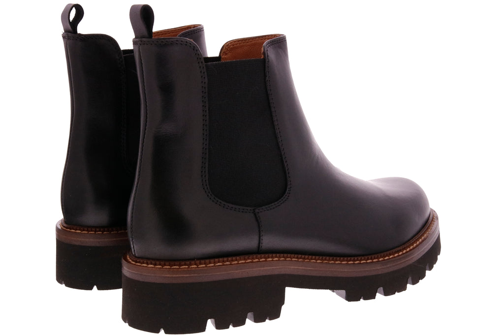 CHELSEA BOOTS