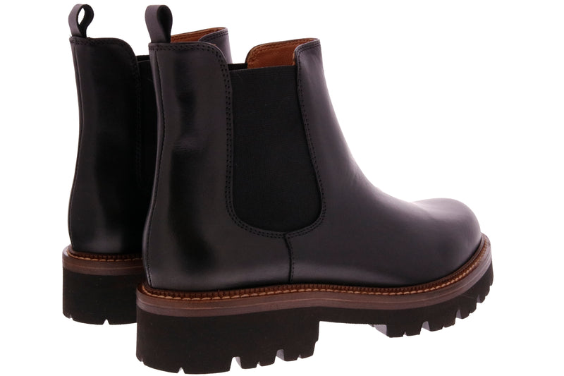 CHELSEA BOOTS